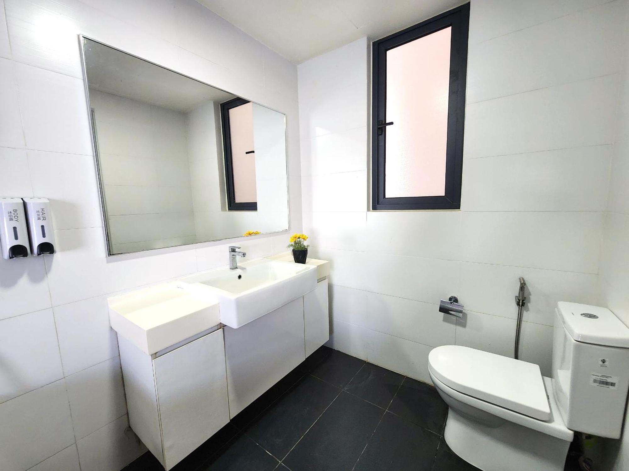 Loft Seaview Near Jb Ciq 7pax Apartemen Johor Bahru